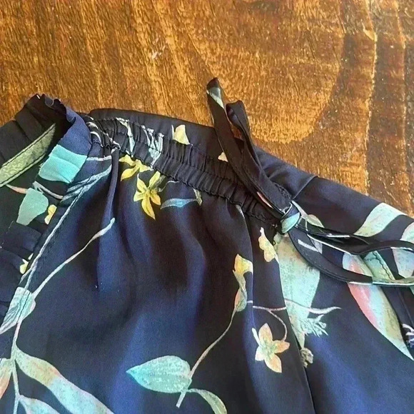 Banana Republic | SOFT SATIN FLUTTER-SLEEVE TOP - Picture 4 of 7